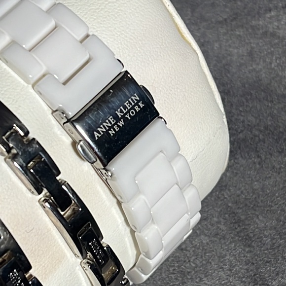 🪩 Anne Klein elegant Watch and bracket set 🪩
